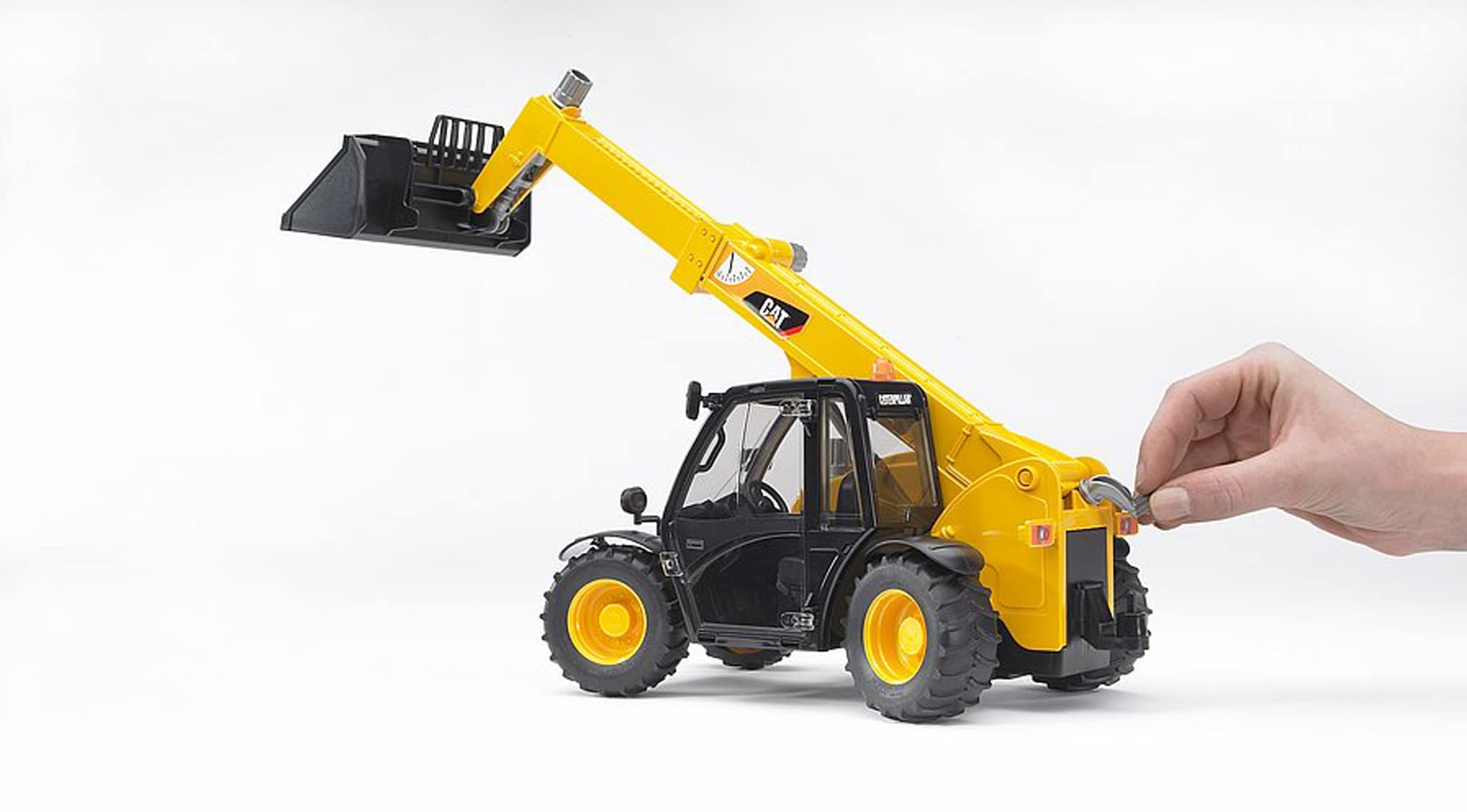 bruder-profi-series-02141-caterpillar-teleskoplader-1-16-vierrad image 5
