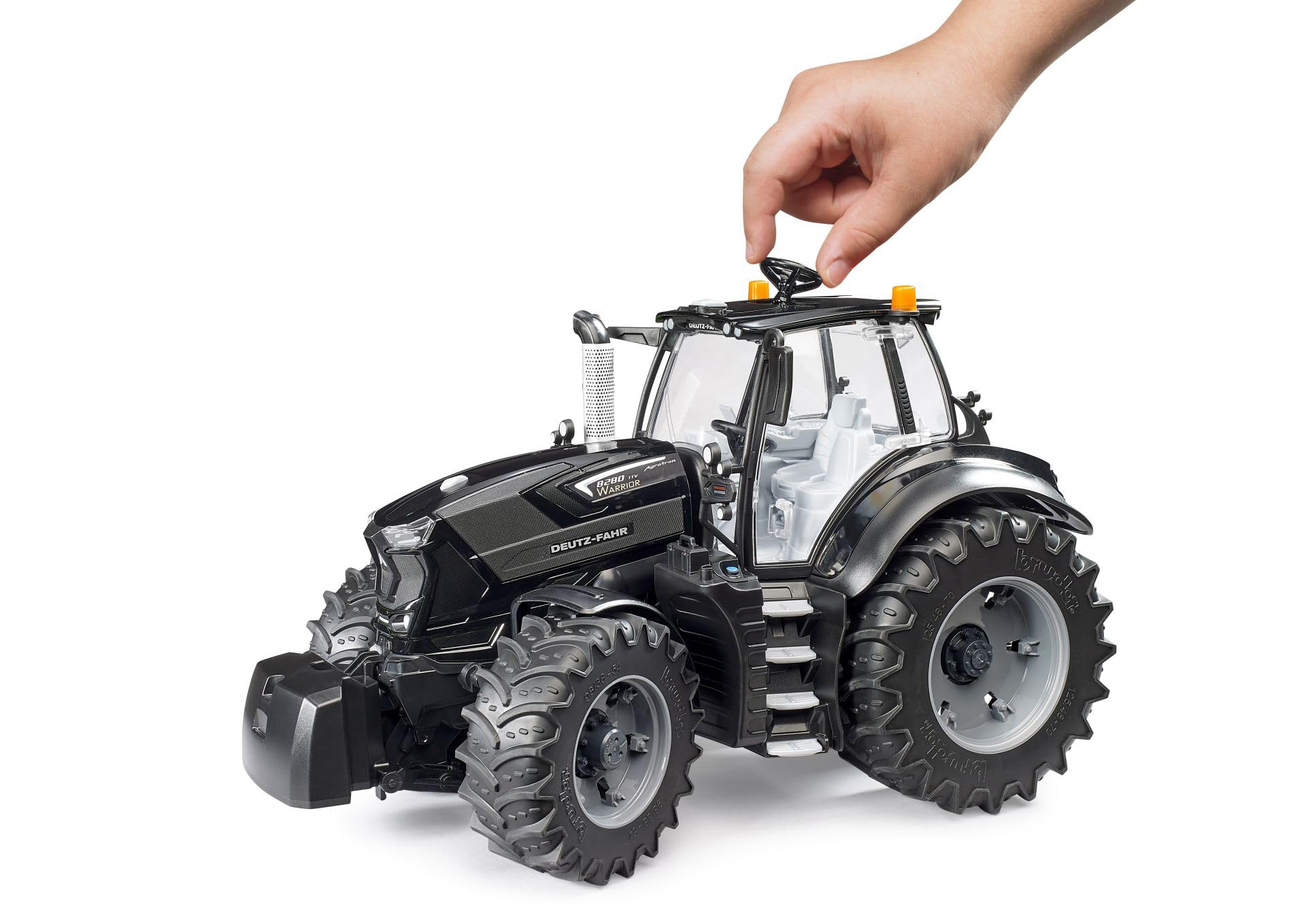 bruder-profi-deutz-fahr-8280-ttv-warrior-traktor-03162-1-16 image 4