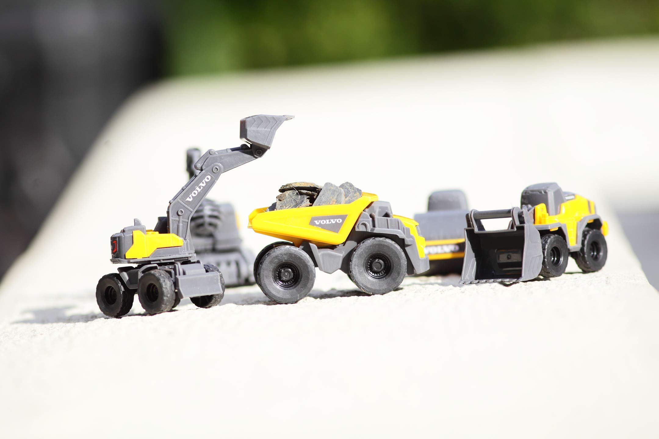 dickie-toys-go-real-volvo-micro-builders-baufahrzeuge-3er-set image 2