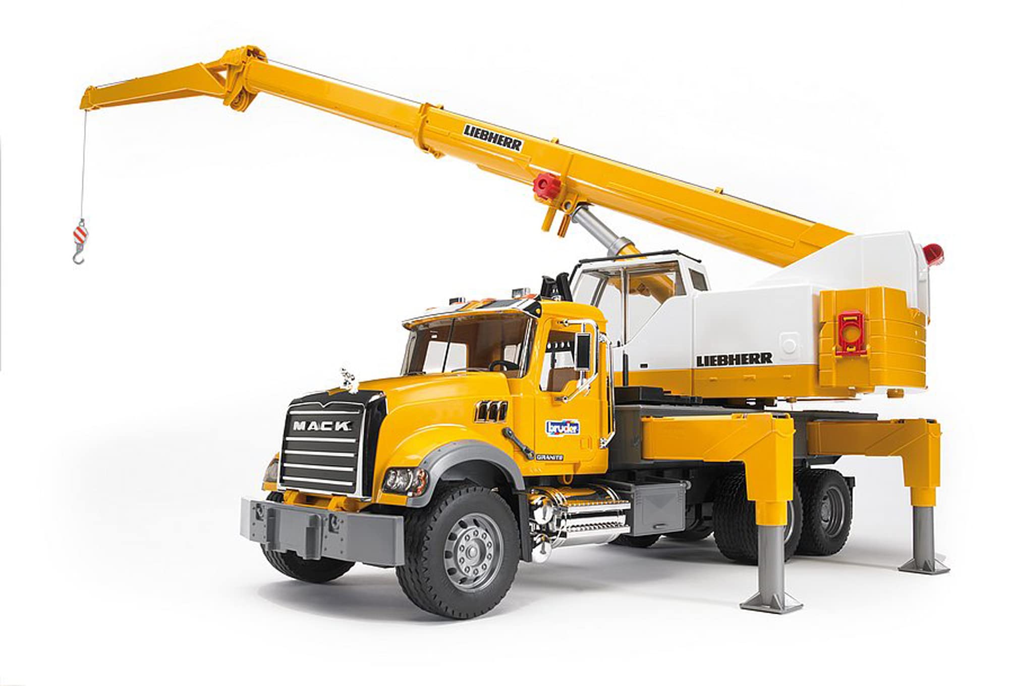 bruder-profi-02818-mack-granite-liebherr-kran-lkw-1-16-seilwinde image 3