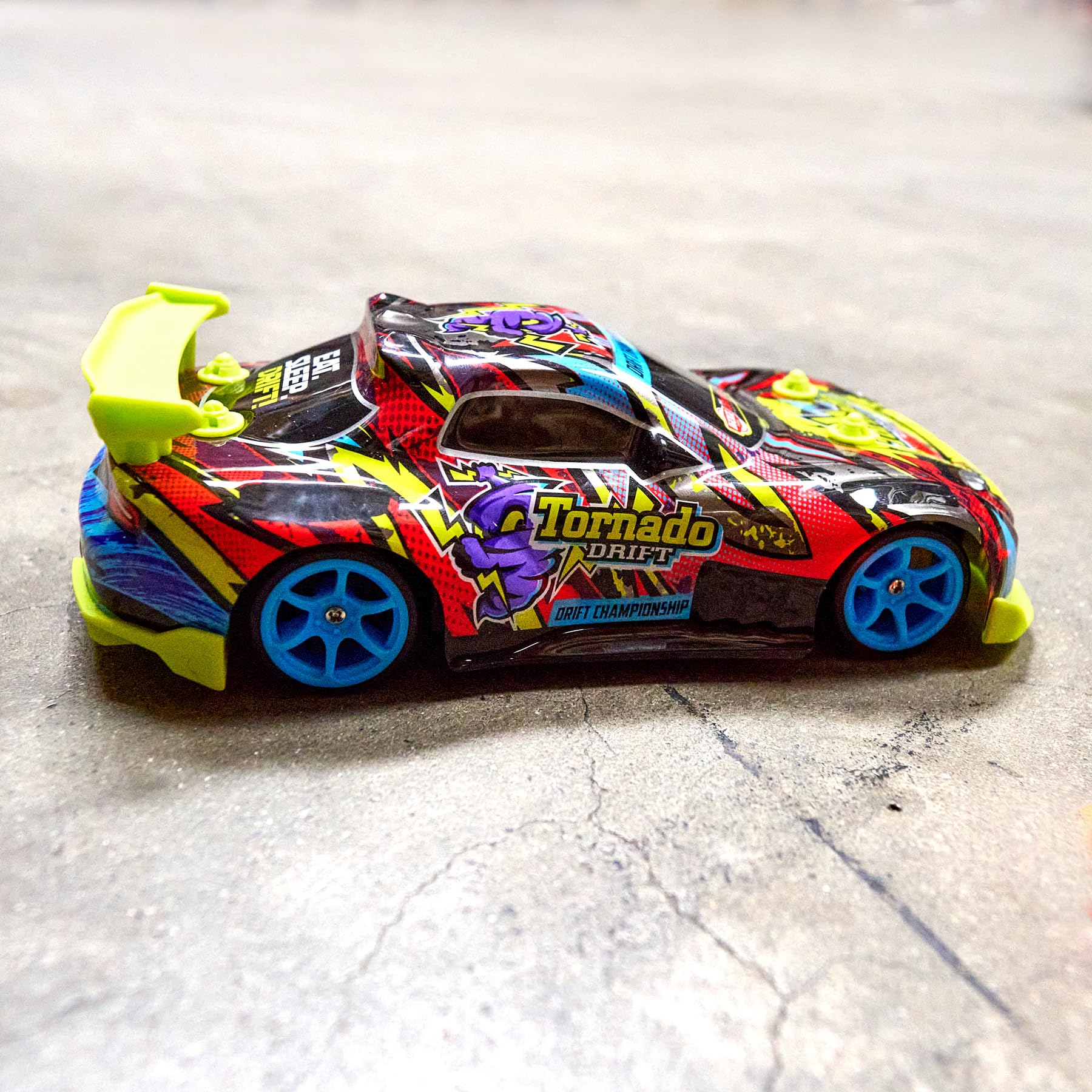 dickie-go-crazy-tornado-drift-rc-auto-4wd-10-km-h-ab-6 image 6