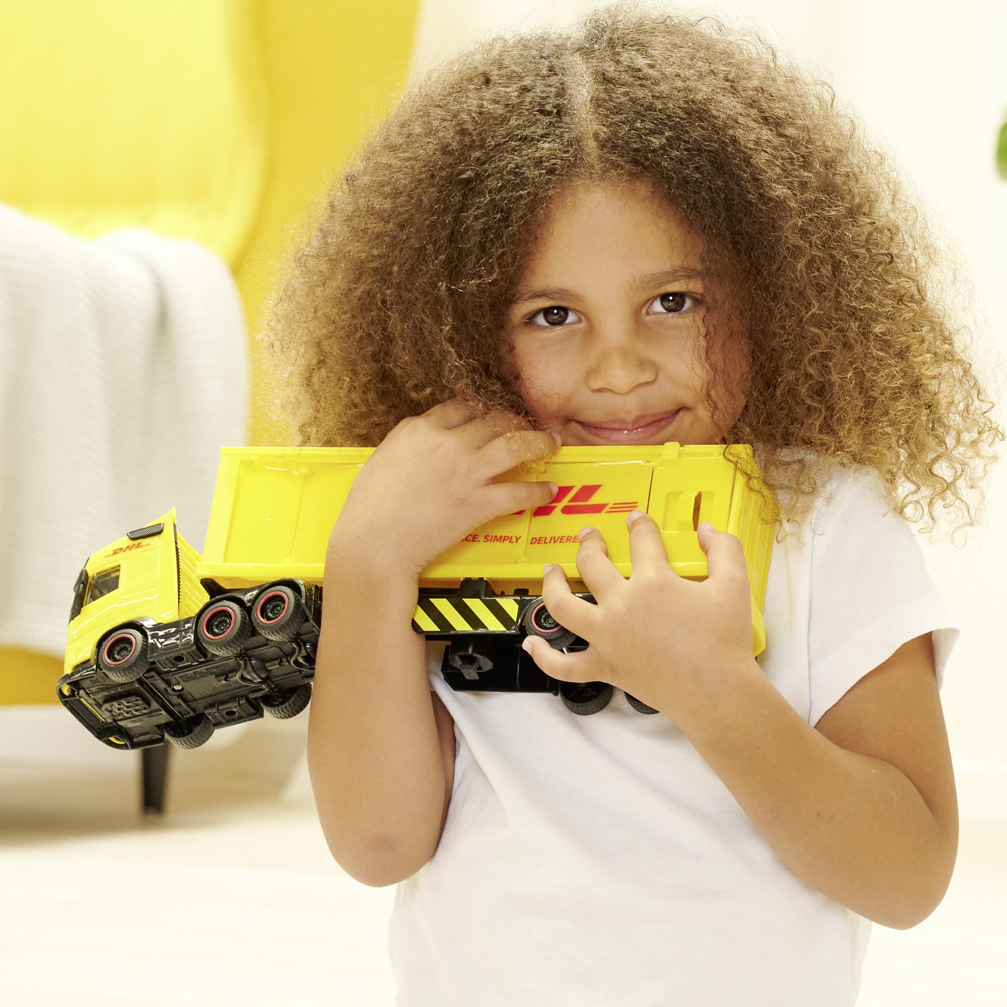 dickie-toys-go-real-volvo-dhl-truck-fh16-lkw-35-cm image 7