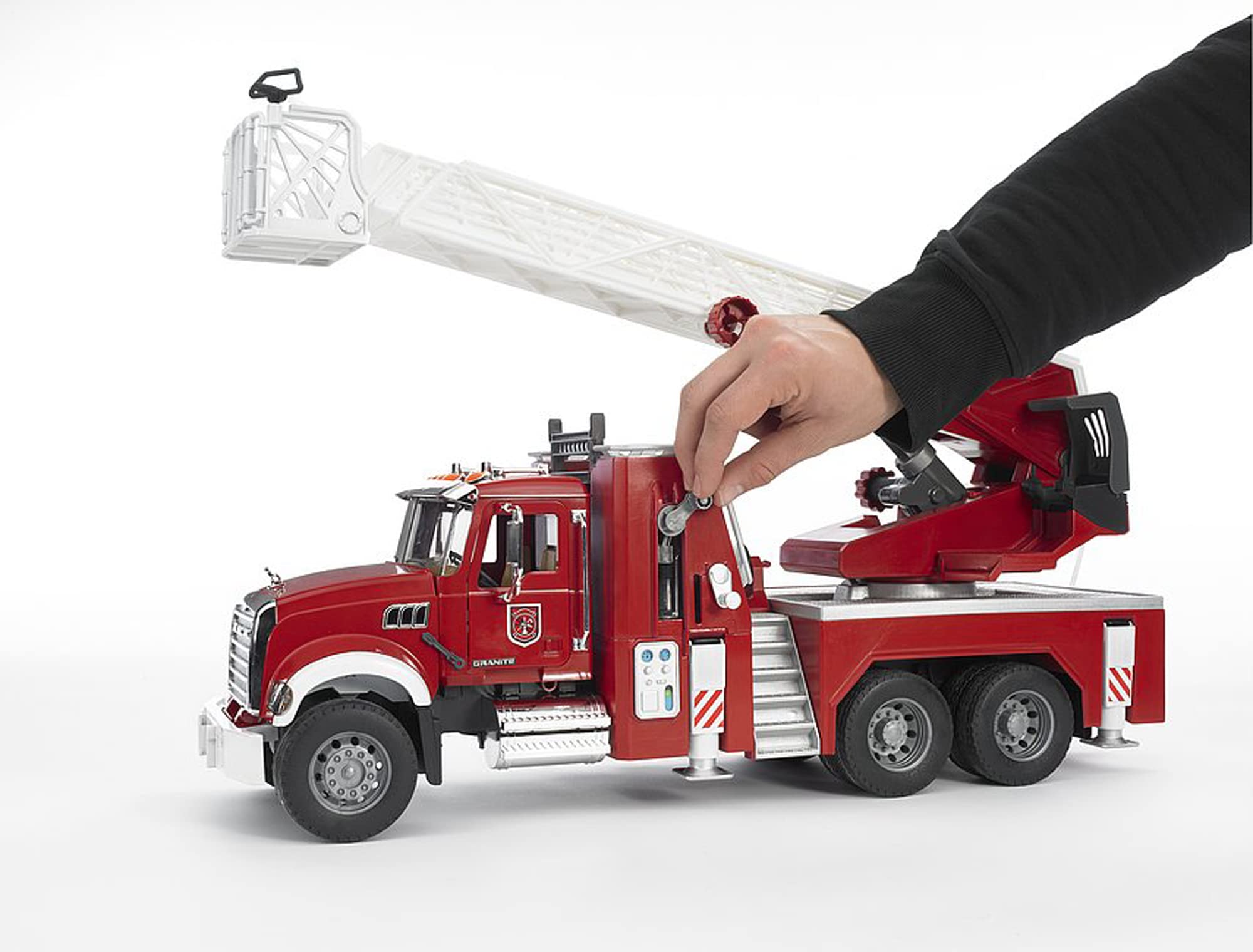 bruder-profi-series-02821-mack-granite-feuerwehrleiterwagen image 2