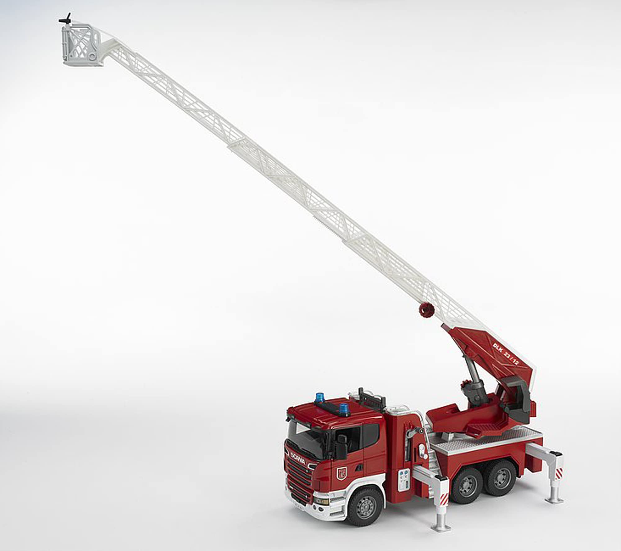 bruder-profi-03590-scania-feuerwehrleiterwagen-1-16-sound-licht image 6