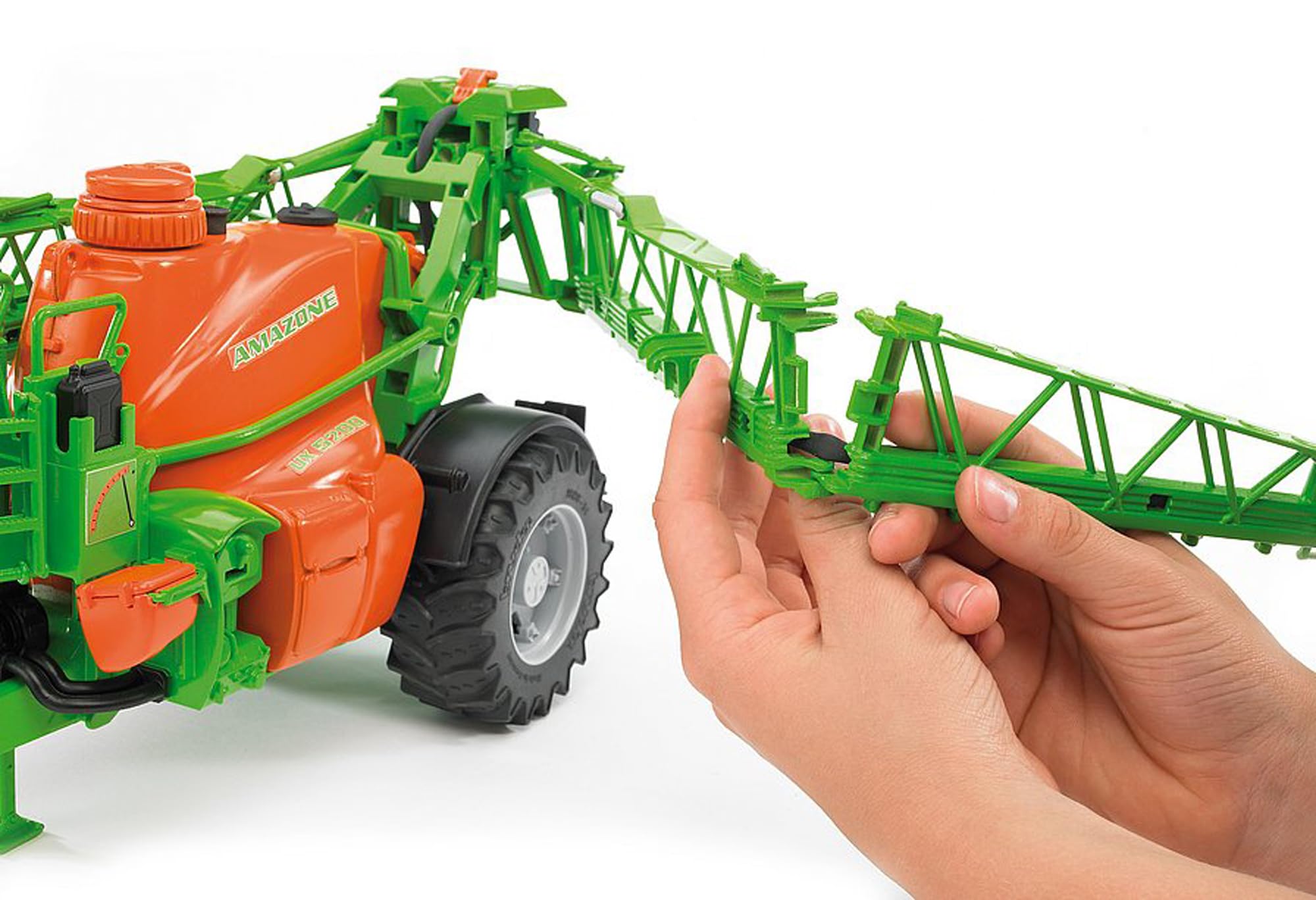 bruder-profi-02207-amazone-feldspritze-ux-5200-1-16 image 4