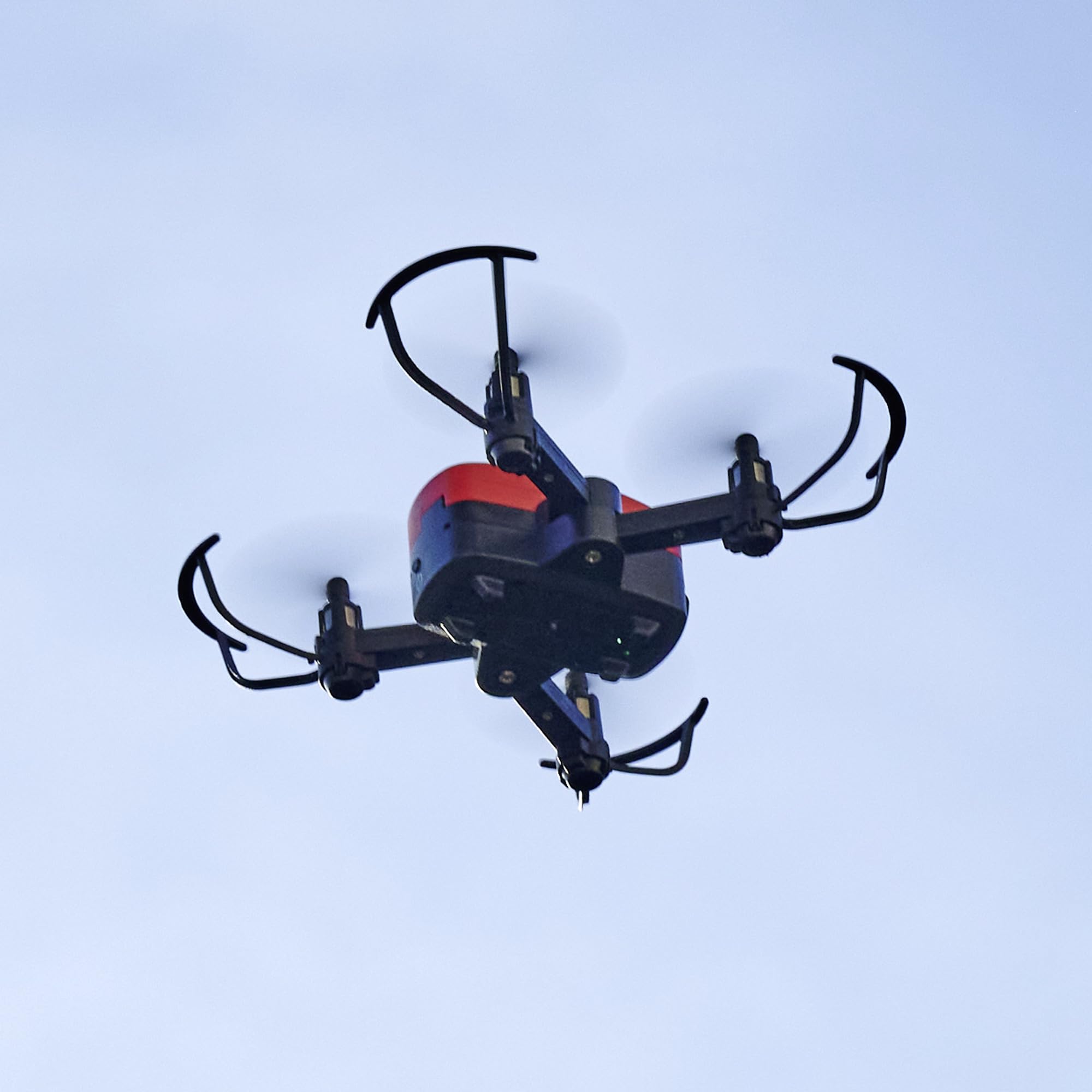 dickie-sos-rc-fire-drone-12-cm-feuerwehr-drohne-mit-licht image 6