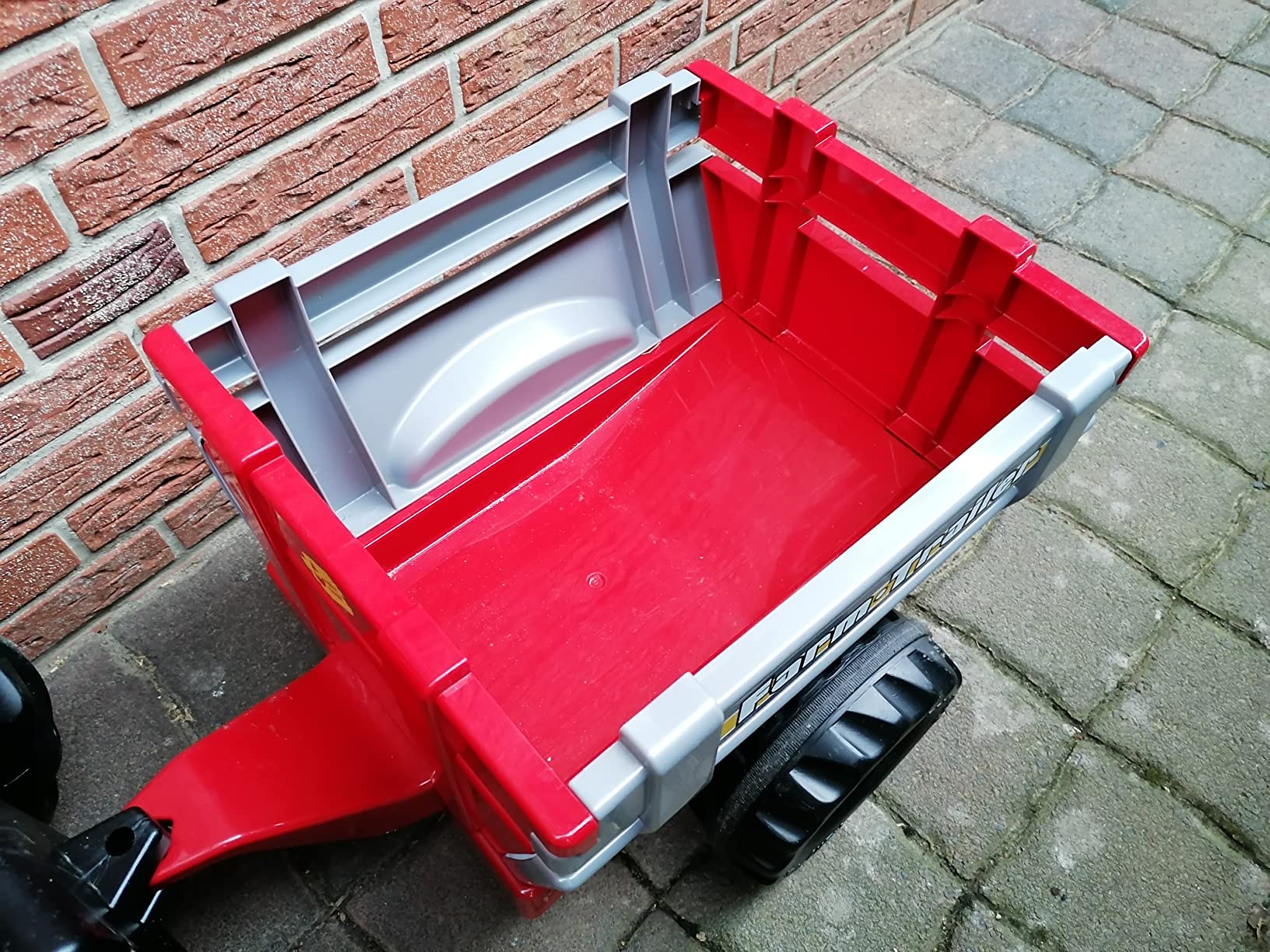 Anhänger kippt
