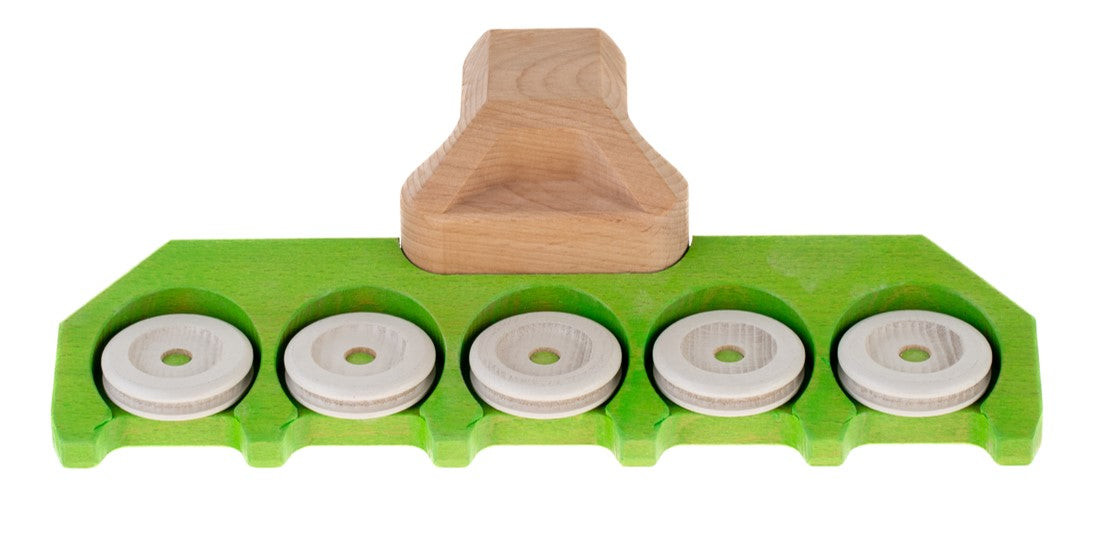 dynamiko-maiserntevorsatz-gr-n-holztraktor-zubeh-r-aus-holz image 2